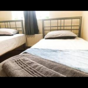 Stay in Harrow - Near Bus & Metro